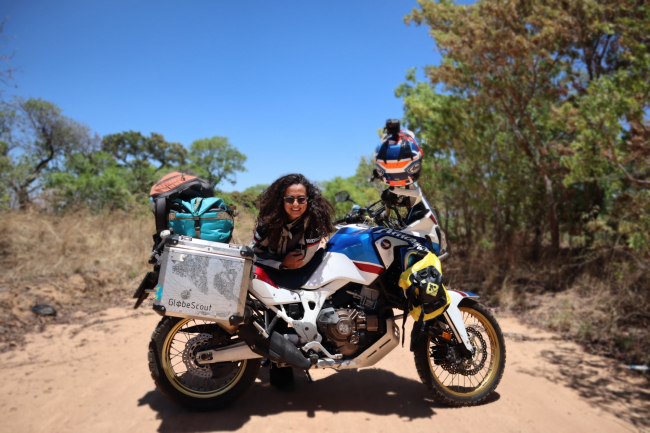 Türk akademisyen Asil Özbay motorsikletiyle tek başına Afrika'yı geziyor